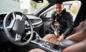 ¿Cómo limpiar los asientos de cuero del carro?